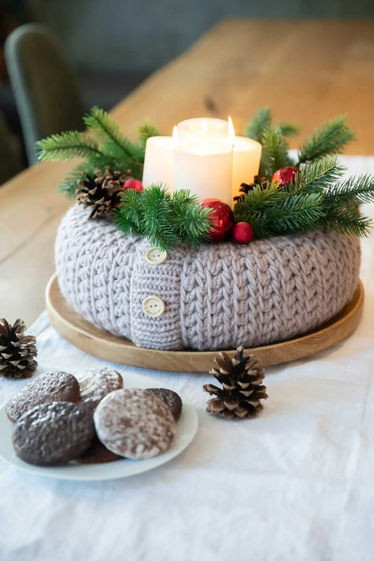 Anleitung Adventskranz gehäkelt mit Strickbündchen