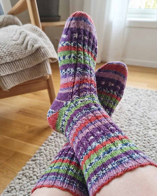 Söckchen mit kleinem Zopfmuster