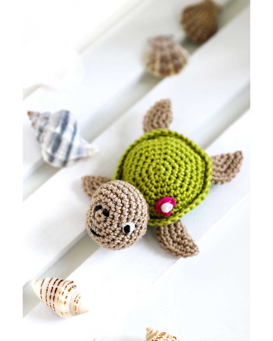 Crochet pattern for an amigurumi turtle