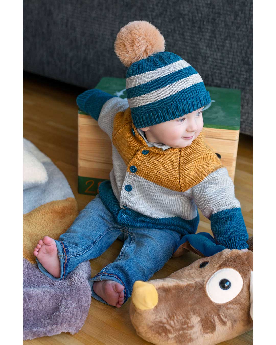 Baby hat with fur pom-pom