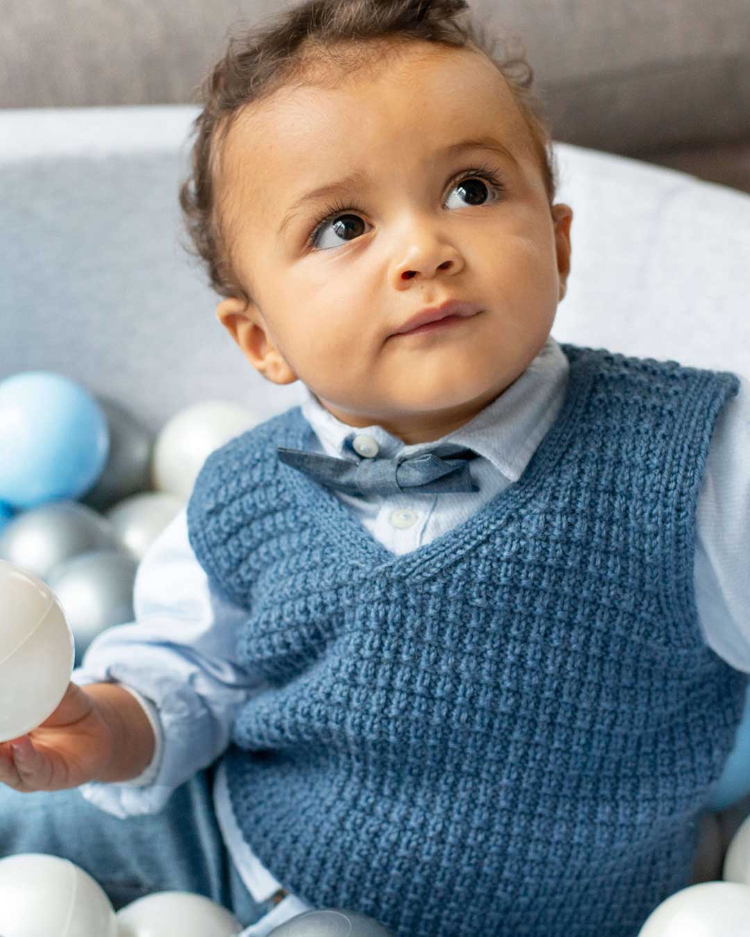 Baby vest with relief pattern