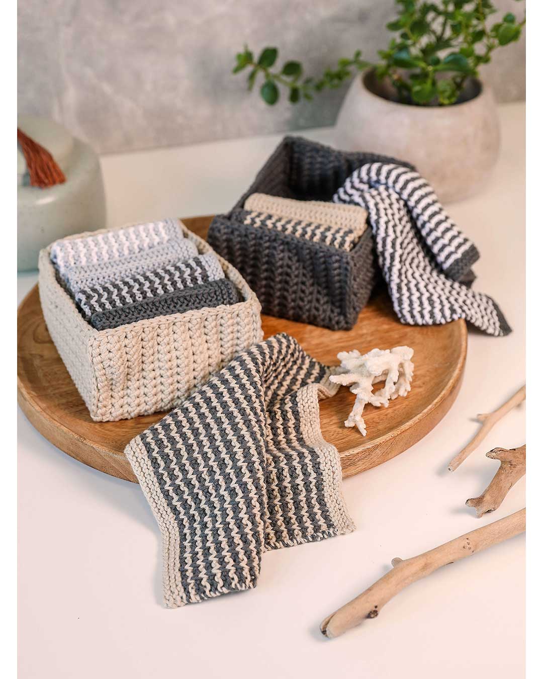 Basket crocheted with 2 strands of yarn