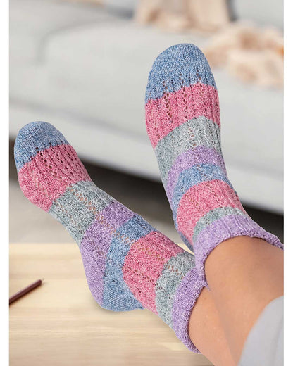 Socken mit Lochmuster